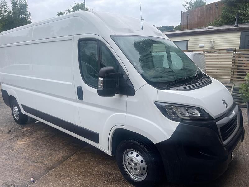 White Used 2020 Peugeot Boxer Van | £8,995 (Fair price) - Image 1/4