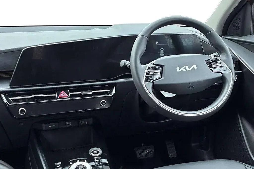 Gebraucht Kia Niro 127 PS (93 kW) 2025 Rot SUV
