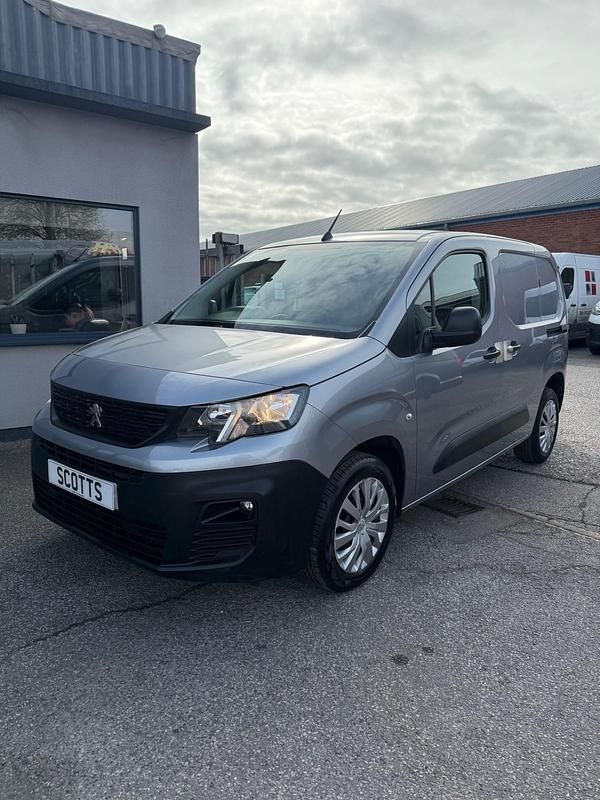 Used Peugeot Partner 131 HP (96 kW) 2020 Grey MPV