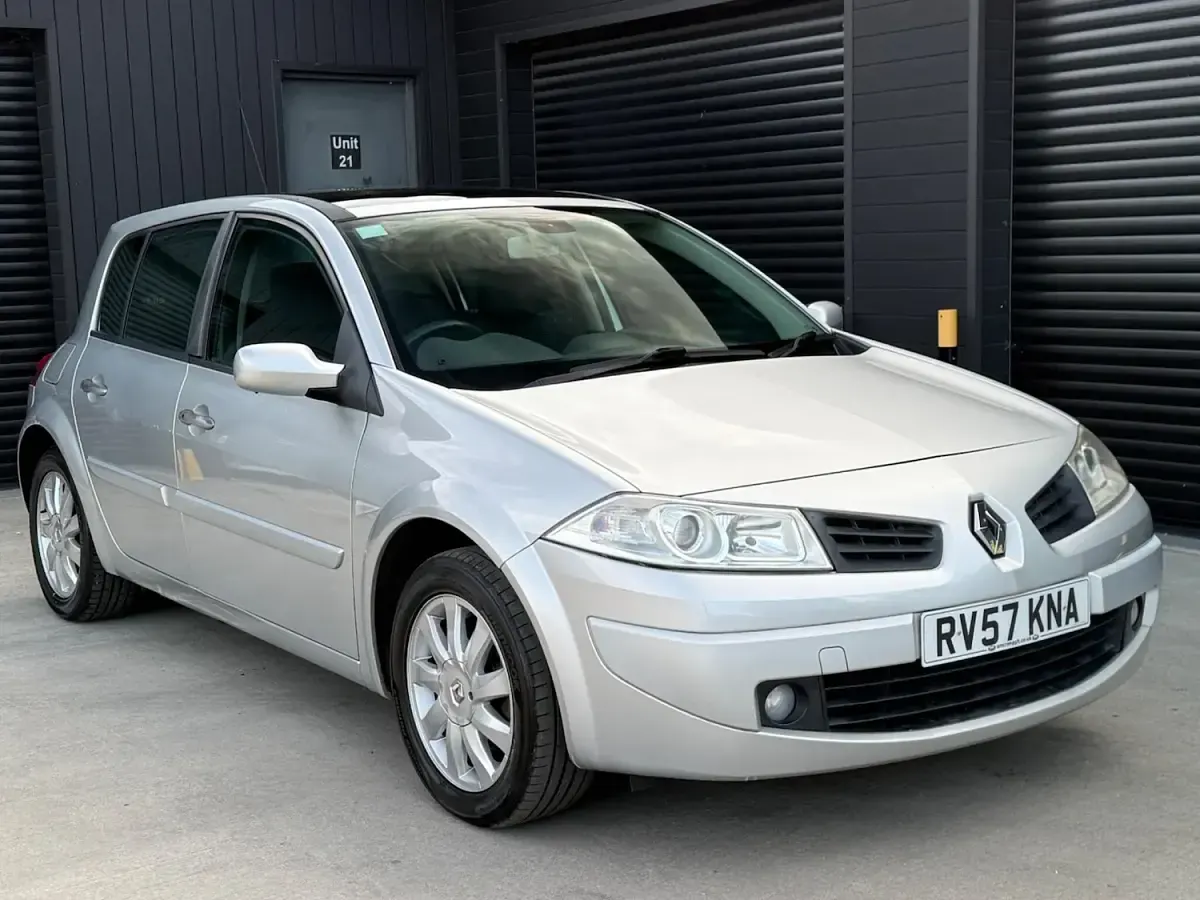 Used Renault Mégane II Dynamique 112 HP (82 kW) 2007 Silver Hatchback