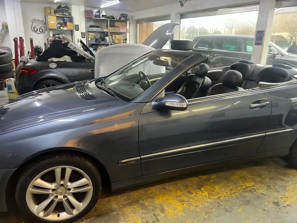 Used Mercedes CLK200 Avantgarde 2006 Blue Cabriolet