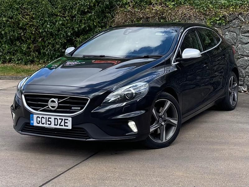 Used Volvo V40 R-Design 115 HP (84 kW) 2015 Black Hatchback