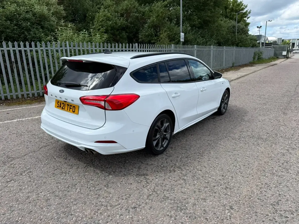 Used Ford Focus ST-Line 120 HP (88 kW) 2021 White Estate