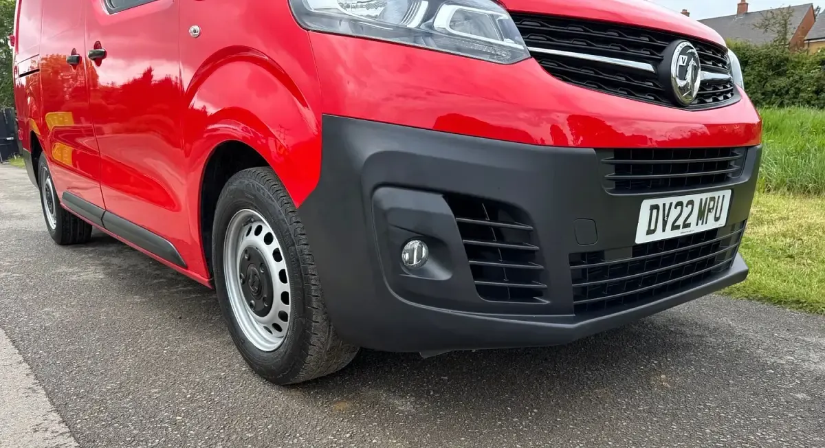 Used Vauxhall Vivaro 100 HP (73 kW) 2022 Red MPV