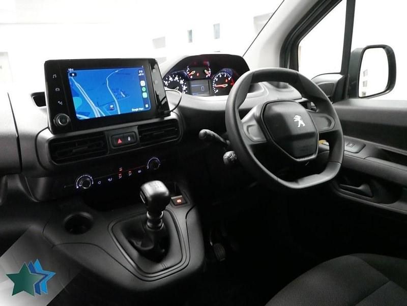 Used Peugeot Partner Premium 100 HP (73 kW) 2023 White MPV