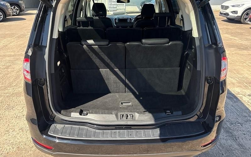 Begagnad Ford Galaxy Titanium 190 HK (139 kW) 2022 Svart Minibuss