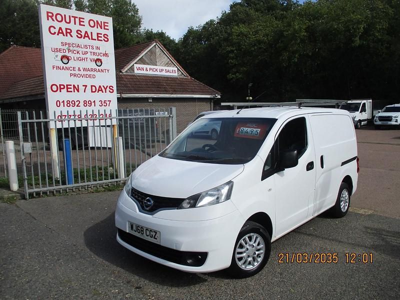 White Used 2018 Nissan NV200 Tekna Van | £8,495 (Expensive) - Image 1/4