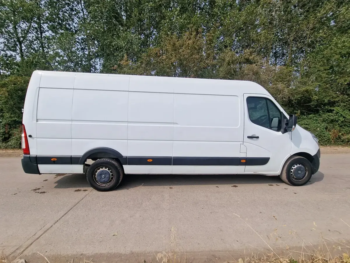 Used Renault Master 135 HP (99 kW) 2017 White Van