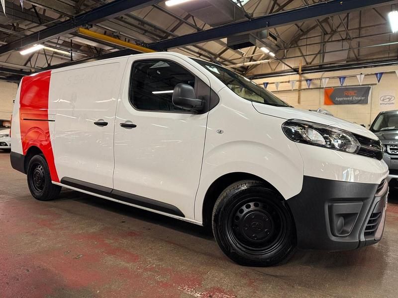 White Used 2020 Toyota Proace Active Van | £7,989 (Fair price) - Image 1/4