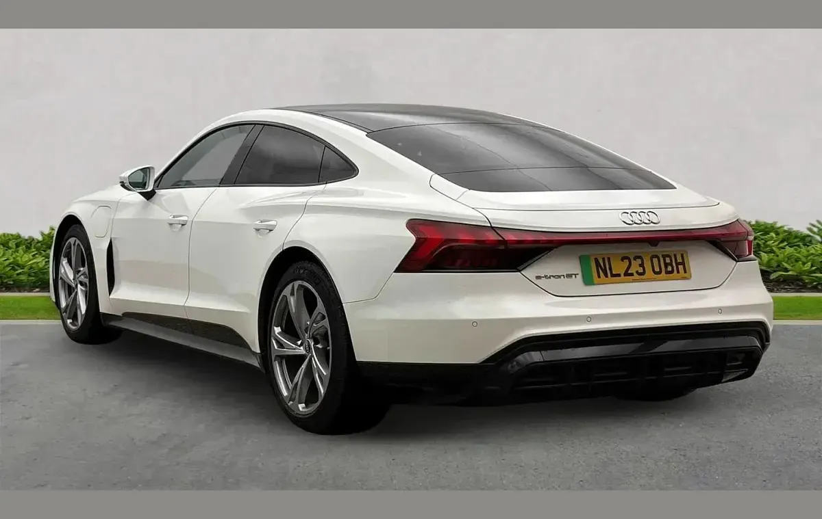 Used Audi e-tron GT quattro Comfort 384 kW (523 HP) 2023 White Sedan