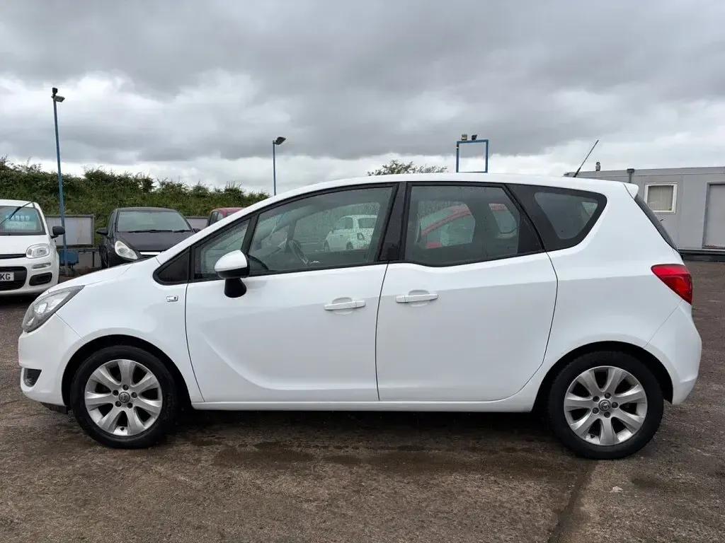 Used Vauxhall Meriva 2017 White MPV