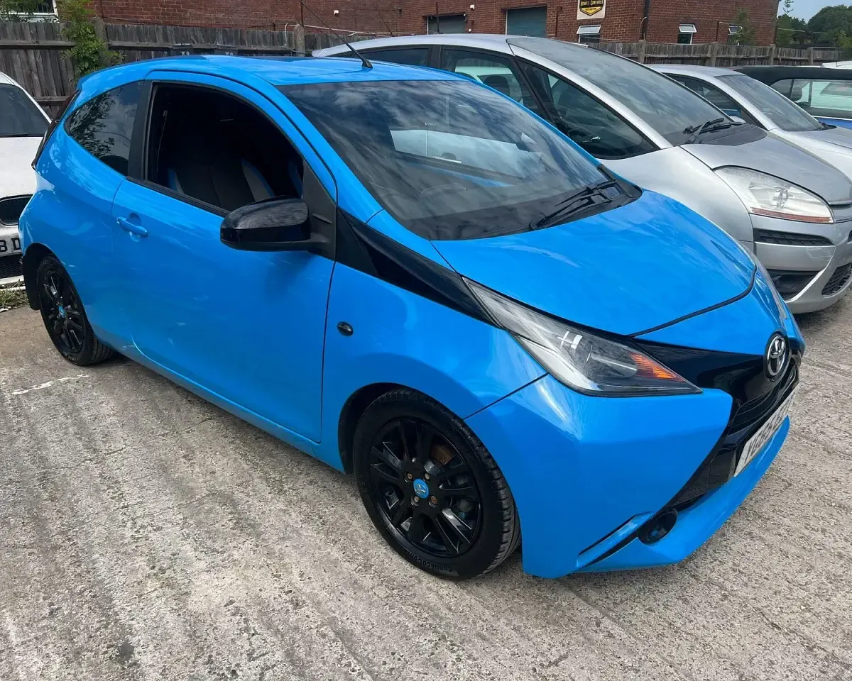 Used Toyota Aygo X-cite 69 HP (50 kW) 2015 Blue Hatchback