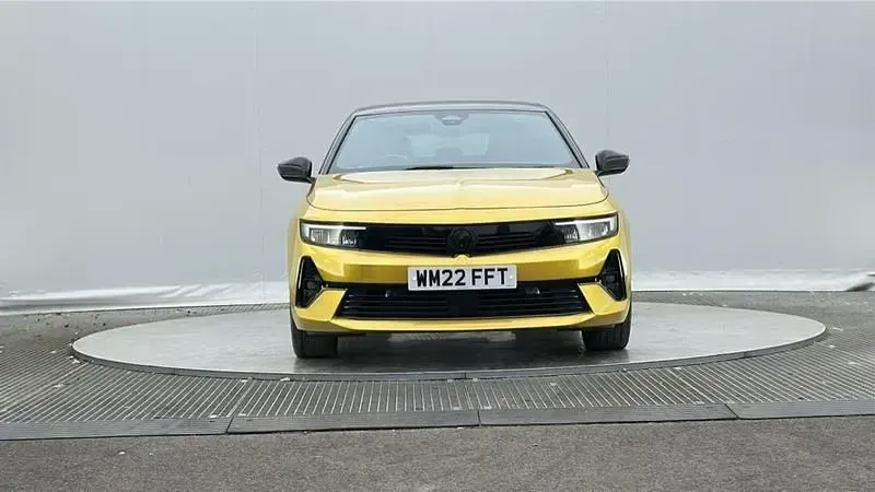 Begagnad Vauxhall Astra GS Line 130 HK (95 kW) 2022 Gul Halvkombi