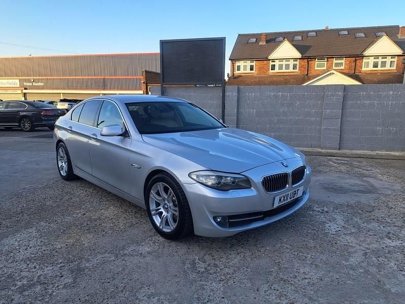Begagnad BMW 520 2011 Silver Sedan