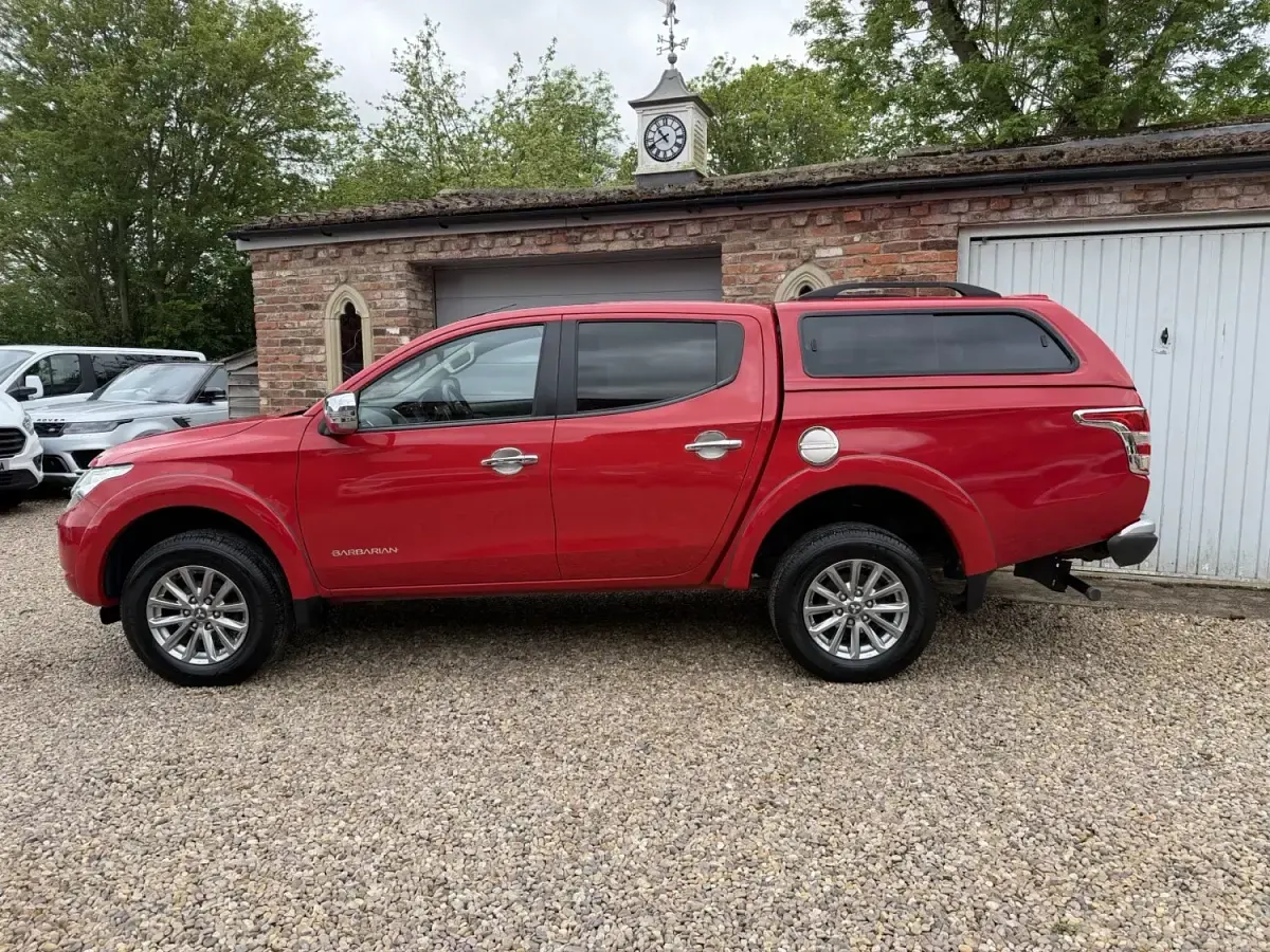 Used Mitsubishi L200 178 HP (130 kW) 2015 Red Pickup