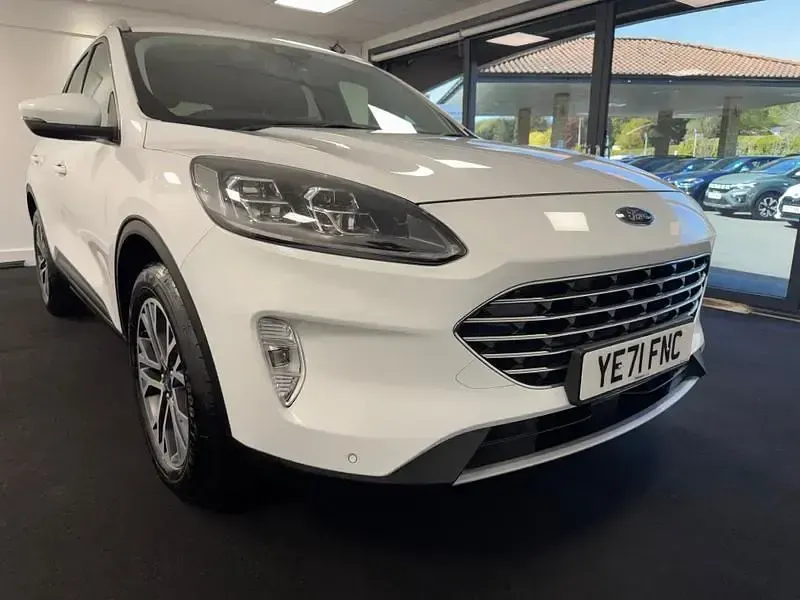 Używany Ford Kuga Titanium 120 KM (88 kW) 2021 Biały SUV