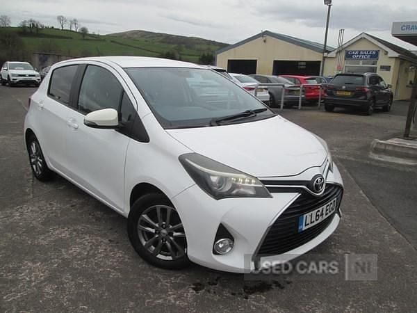 Used Toyota Yaris 90 HP (66 kW) 2014 White Hatchback