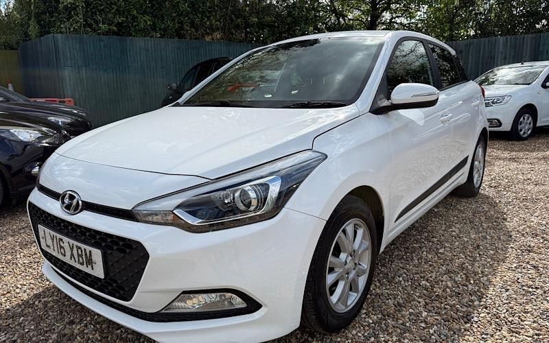 Used Hyundai i20 Edition 84 HP (61 kW) 2016 White Hatchback