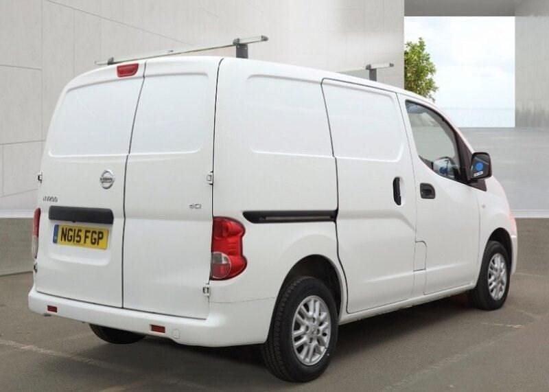 Used Nissan NV200 Tekna 110 HP (80 kW) 2015 White MPV