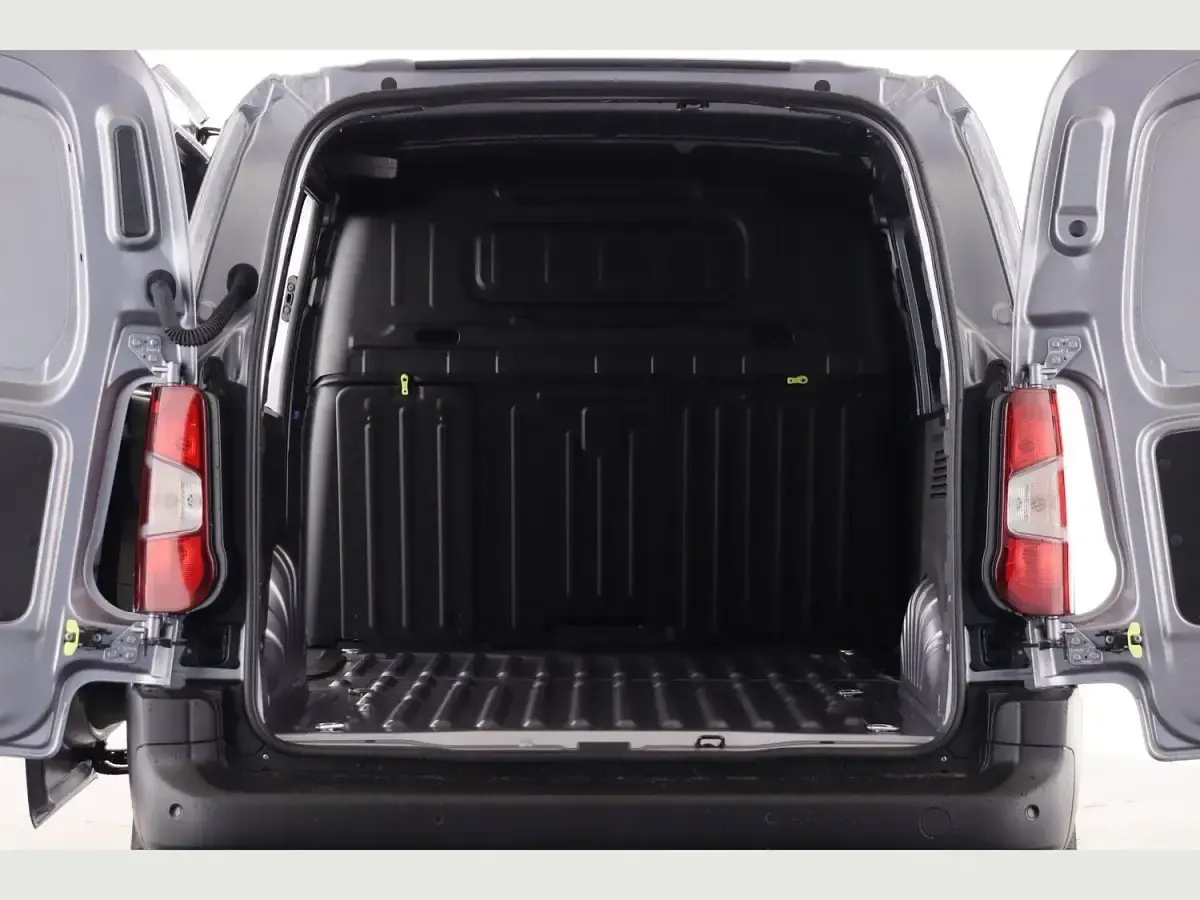 Used Citroën Berlingo 100 HP (73 kW) 2023 Grey MPV