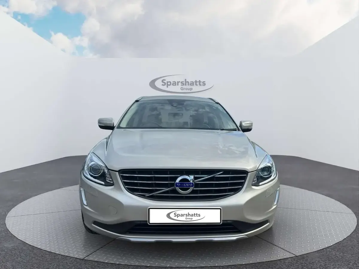 Used Volvo XC60 SE Lux 220 HP (161 kW) 2016 Gold SUV