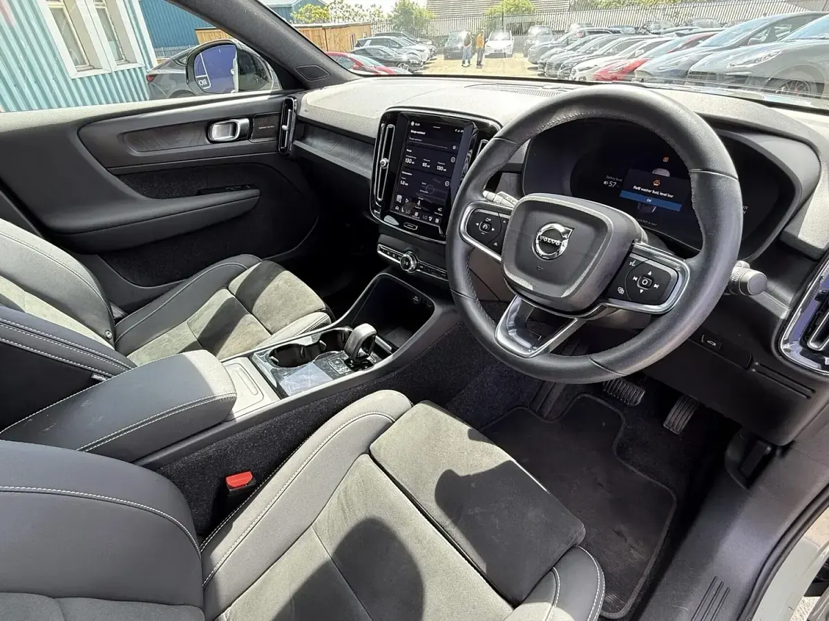 Used Volvo C40 Ultimate 169 kW (231 HP) 2022 Green SUV