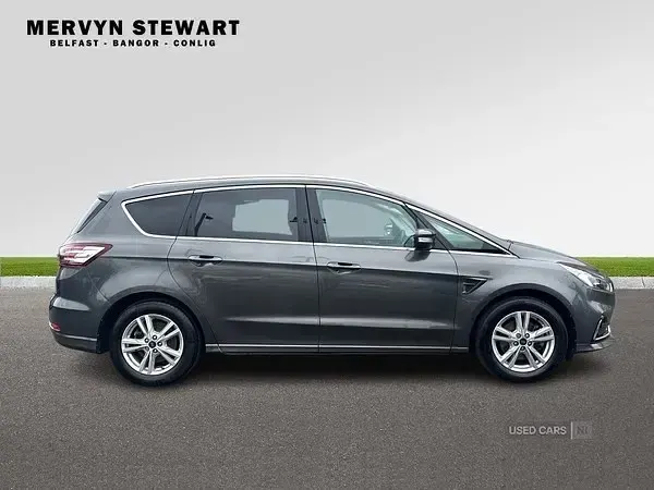 Usado Ford S-MAX Titanium 190 CV (139 kW) 2023 Gris Monovolumen