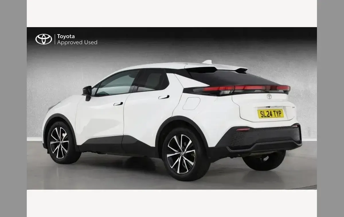 Used Toyota C-HR Design 138 HP (101 kW) 2024 White SUV