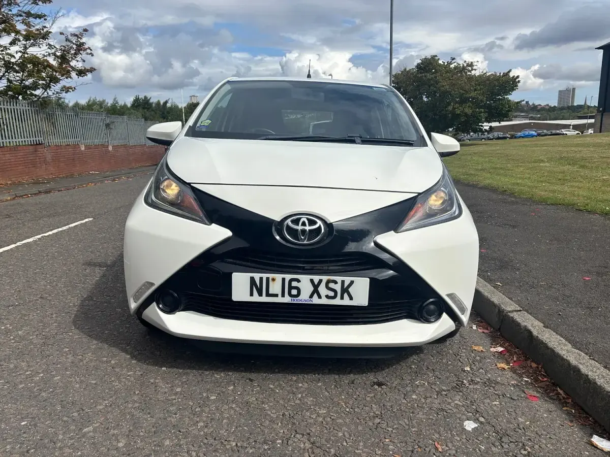 Used Toyota Aygo X-play 69 HP (50 kW) 2016 White Hatchback