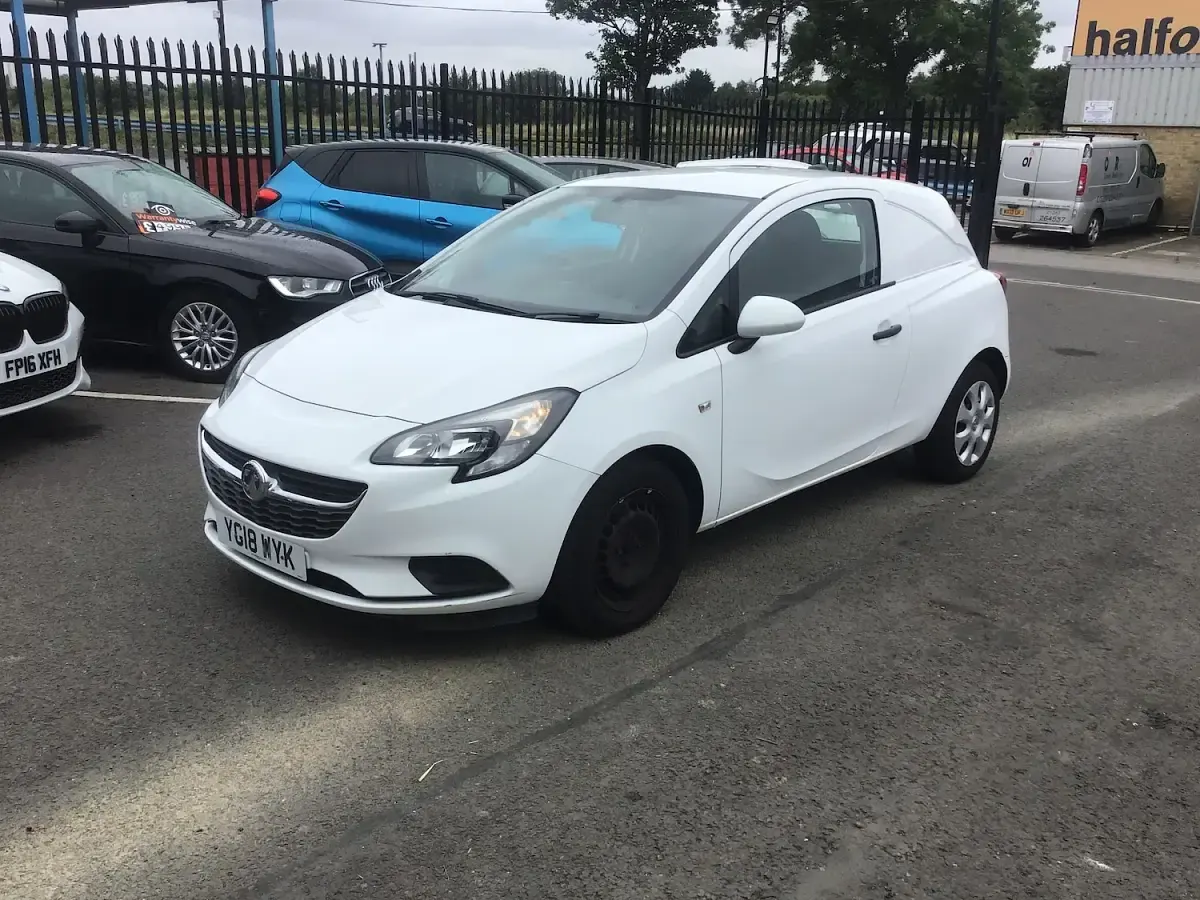 Used Vauxhall Corsa 95 HP (69 kW) 2018 White Hatchback