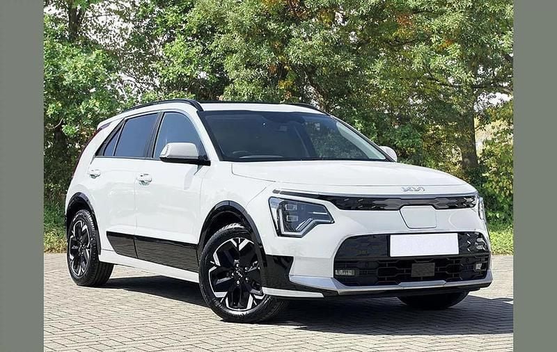 White Used 2024 Kia e-Niro 4 SUV | £29,995 - Image 1/3
