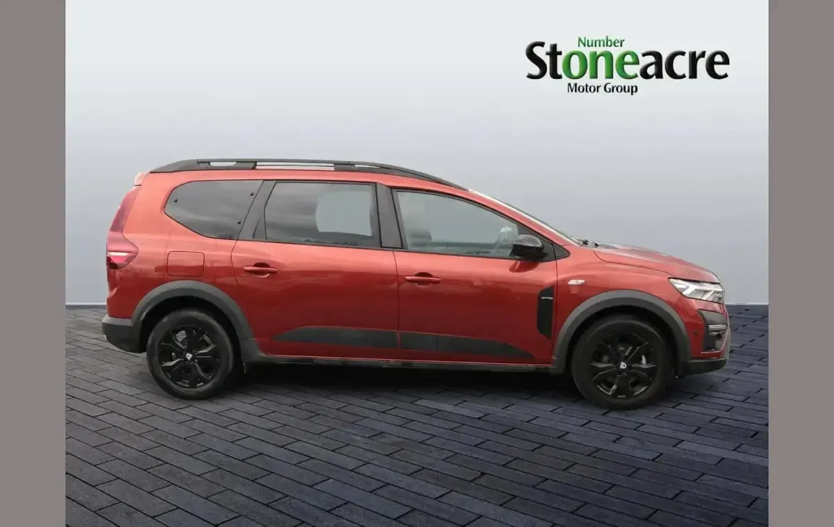 Używany Dacia Jogger Extreme 110 KM (80 kW) 2023 Brązowy Minivan
