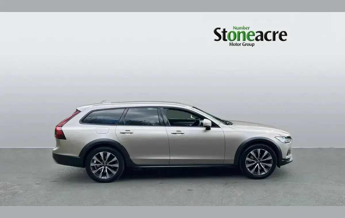 Used Volvo V90 CC Plus 232 HP (170 kW) 2022 Other Estate