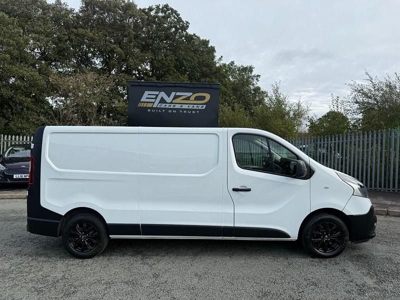 White Used 2021 Renault Trafic Business Van | £7,495 (Good price) - Image 1/4