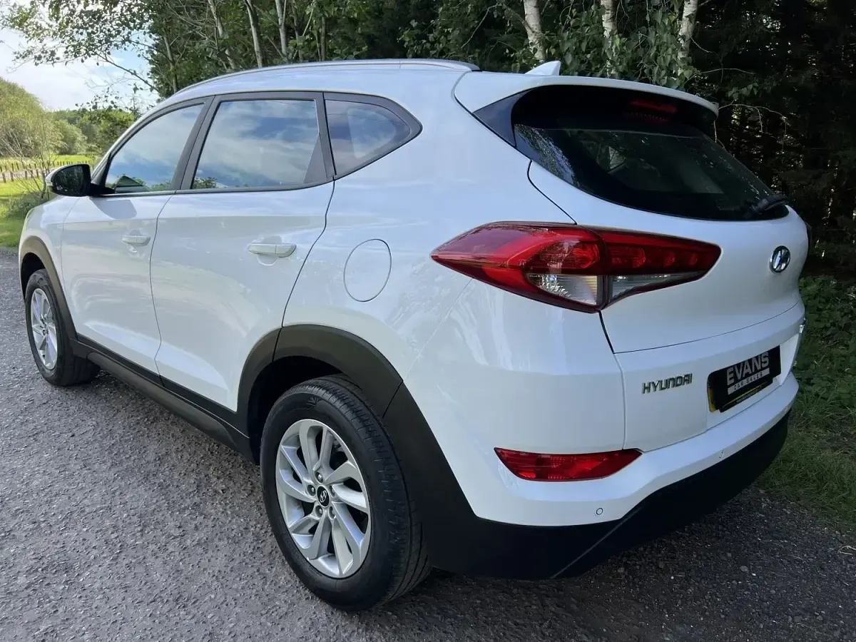 Used Hyundai Tucson SE 177 HP (130 kW) 2018 White SUV