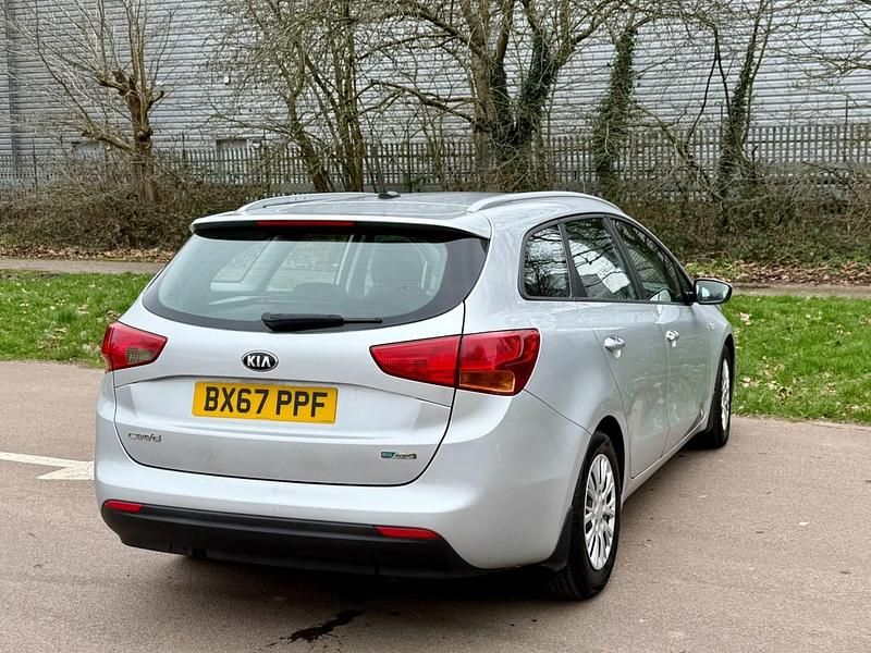 Używany Kia Ceed 2024 Srebrny Hatchback