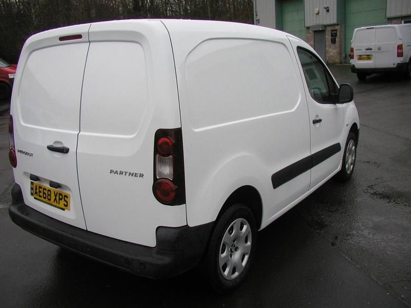 Used Peugeot Partner S 64 HP (47 kW) 2018 White MPV