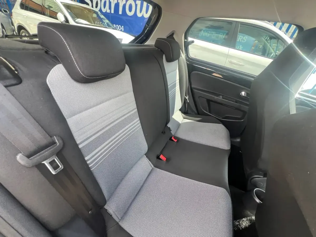Begagnad VW up! 2012 Svart Halvkombi
