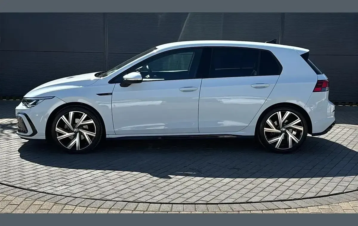 Used VW Golf VIII R-line 147 HP (108 kW) 2023 White Hatchback