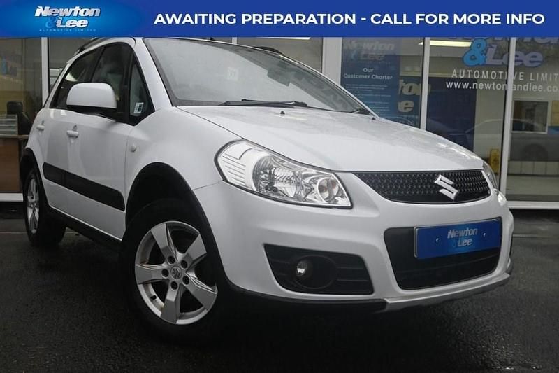 White Used 2014 Suzuki SX4 SZ5 SUV | £5,995 (Fair price) - Image 1/4