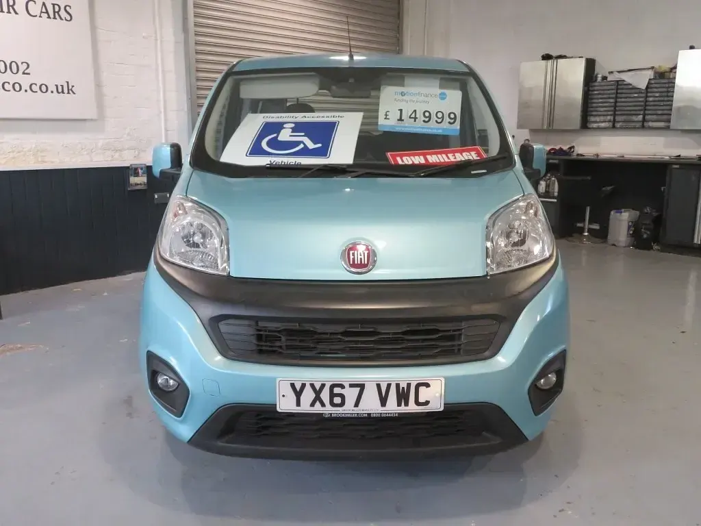 Używany Fiat Qubo Lounge 85 KM (62 kW) 2017 Zielony Minivan