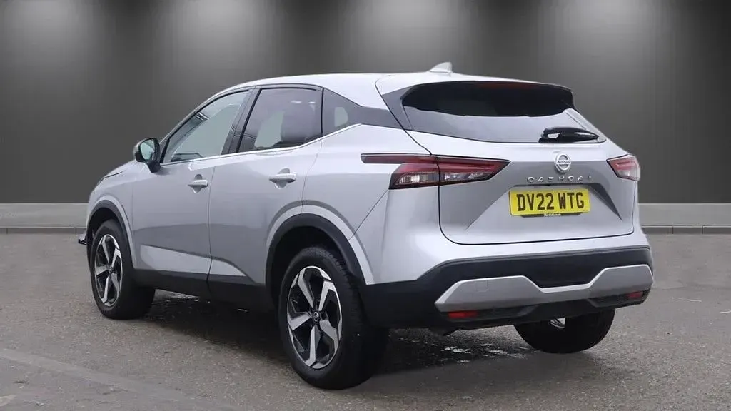 Used Nissan Qashqai N-Connecta 140 HP (102 kW) 2022 Silver SUV