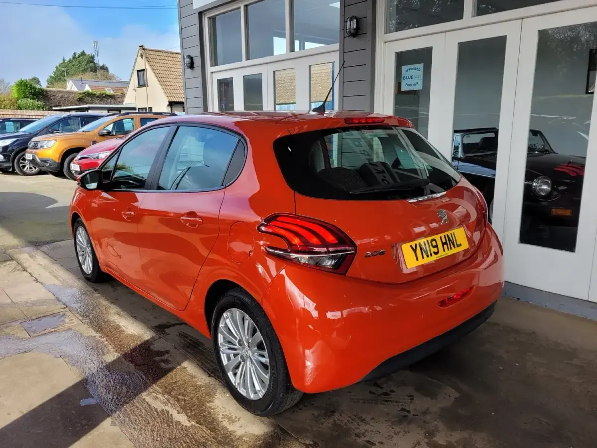 Gebraucht Peugeot 208 Signature Sky 2020 Orange Kleinwagen
