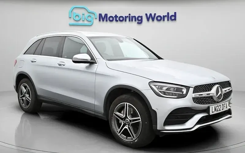 Usado Mercedes GLC300e AMG line 320 CV (235 kW) 2022 Familiar