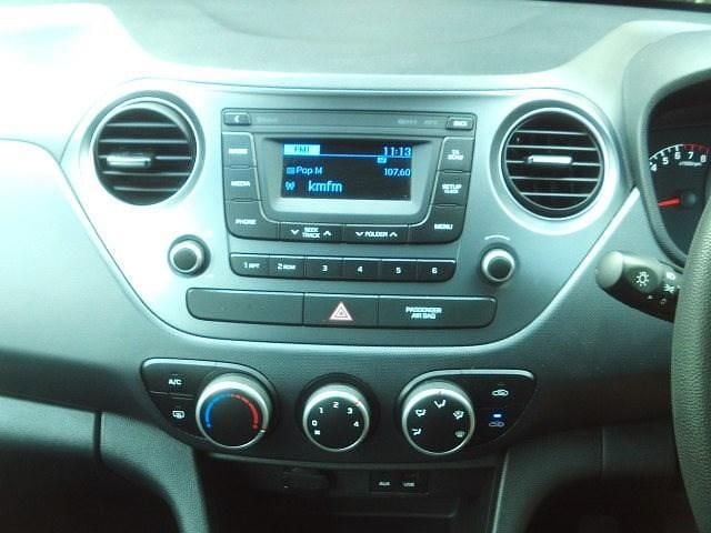 Used Hyundai i10 SE 2017 Blue Hatchback