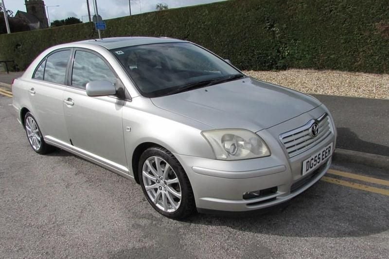 Silver Used 2005 Toyota Avensis Hatchback | £2,495 (Good price) - Image 1/1