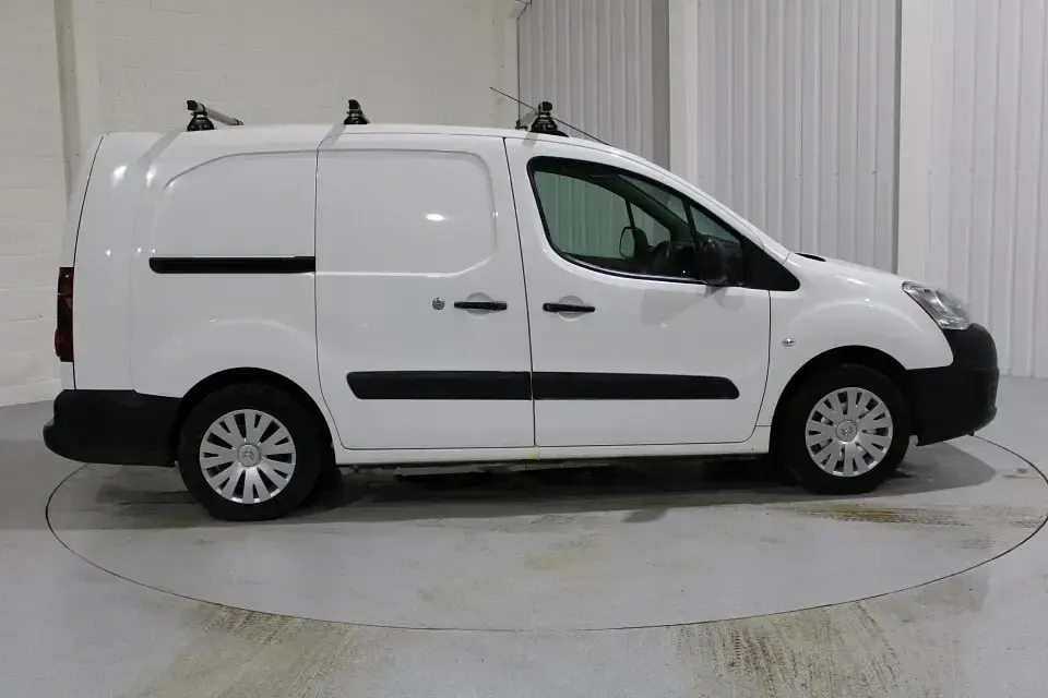 Second-hand Citroën Berlingo 100 CP (73 kW) 2018 Alb Monovolum