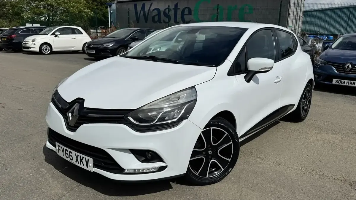 Used Renault Clio Dynamique 2016 White Hatchback