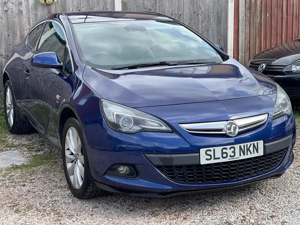 Used Vauxhall Astra GTC SRi 140 HP (102 kW) 2013 Blue Hatchback
