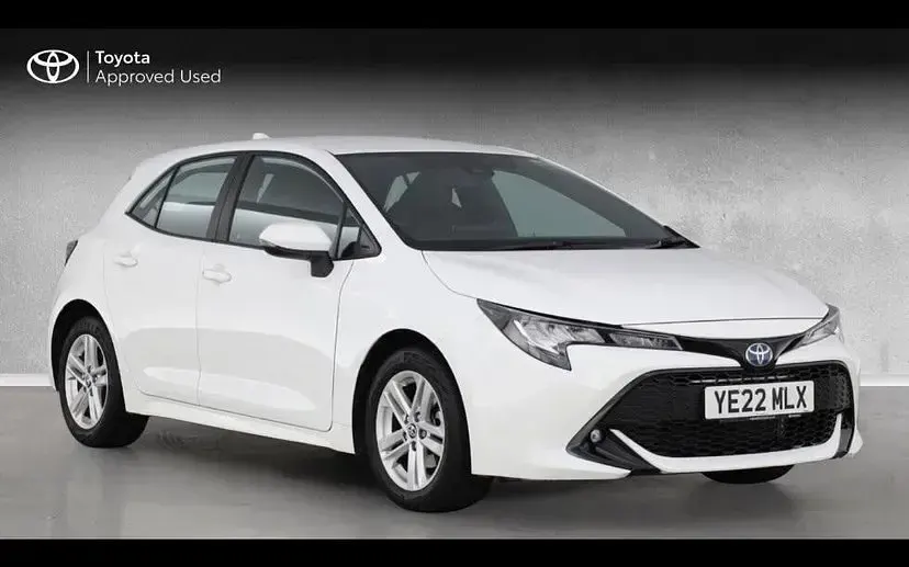 Used Toyota Corolla 120 HP (88 kW) 2022 White Hatchback